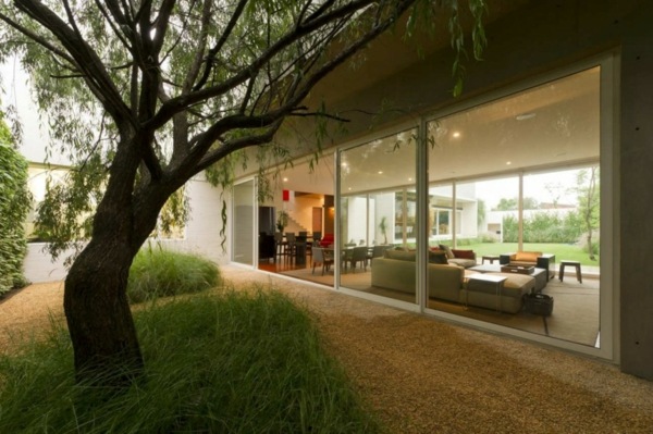 Sklenená fasáda-minimalistická architektúra Sklenená fasáda minimalistická architektúra