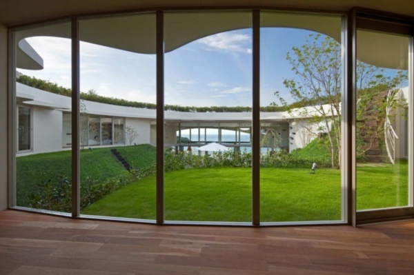 sklenená stena v modernom dome vzrušujúci dizajn domu - moderné nádvorie