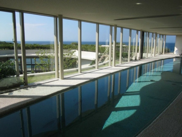 moderný bazén-inovatívny dizajn domu moderne zaujímavý inovatívny bazén