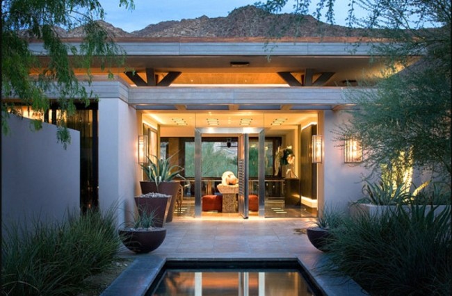 Dom záhradné jazierko osvetlenie večerná vysoká stena