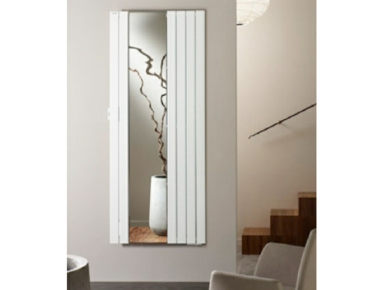 nástenné zrkadlo s moderným dizajnom chodby