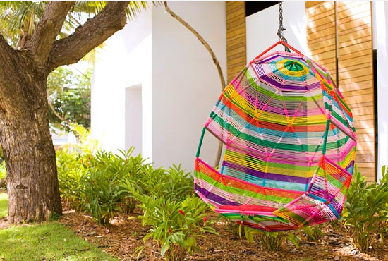 závesná stolička Tropicalia Moroso dizajnová pestrá závesná stolička záhrada Tropicalia Moroso dizajn pestrý