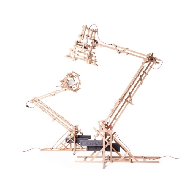 drevená stojanová lampa stolná lampa kĺbové rameno dubová liatina