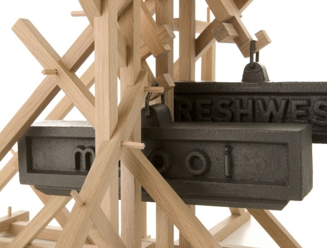 dubová stojanová lampa kĺbové rameno liatinové vyvažovacie závažia