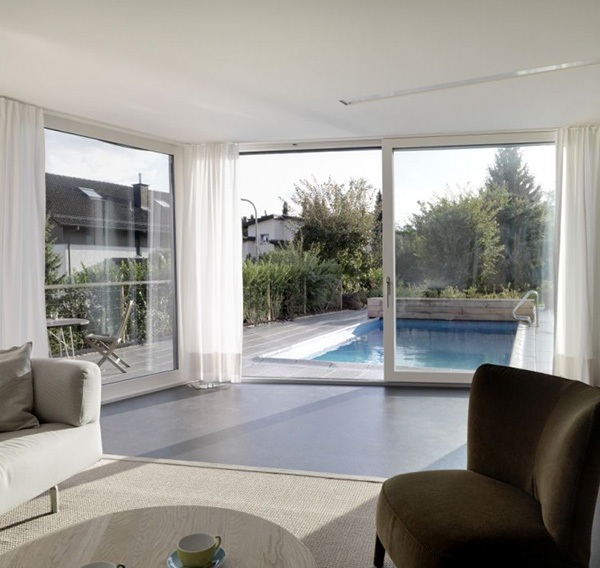 moderný interiér v obývacej izbe vo švajčiarsku