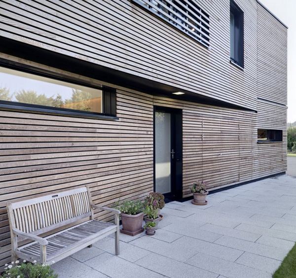 Moderný dizajn dreva vo švajčiarskej banke