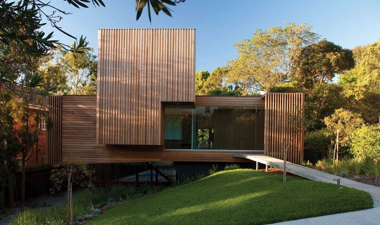 moderný-drevený-fasádny-dom-kopec-most-Kew-House