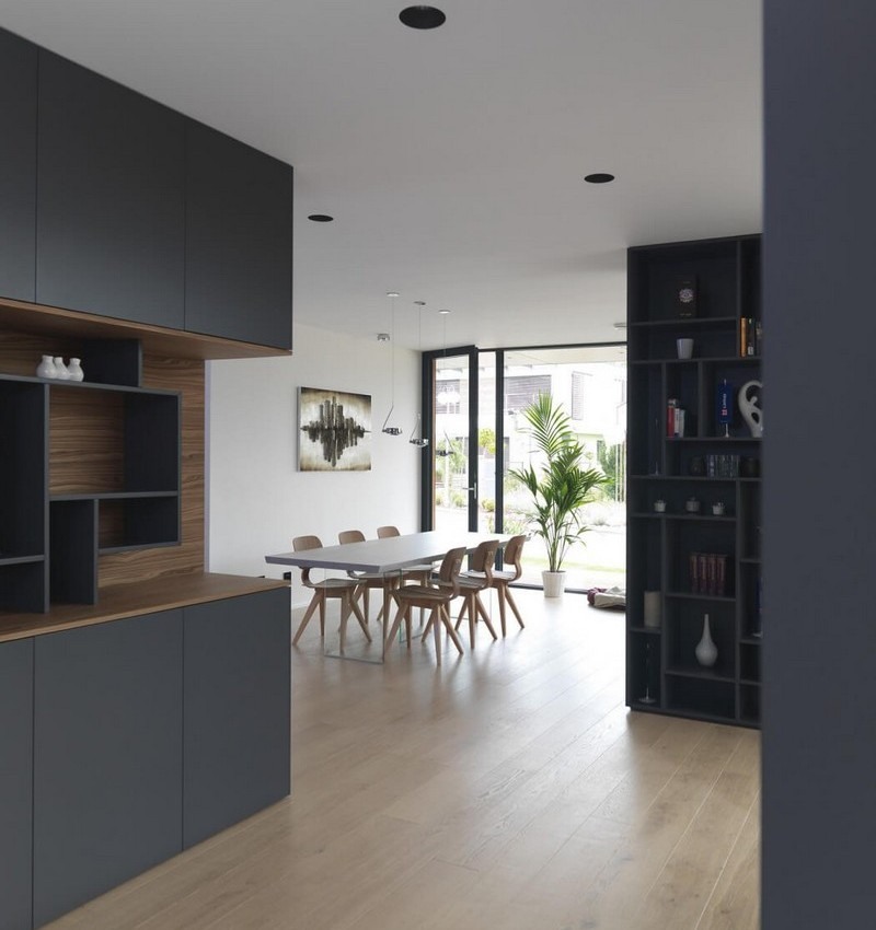 Moderná kuchyňa so zadnou stenou v drevenom vzhľade Moderný-drevený nábytok-kuchyňa-bezúchytková-jedálenská časť-škandinávsky štýl