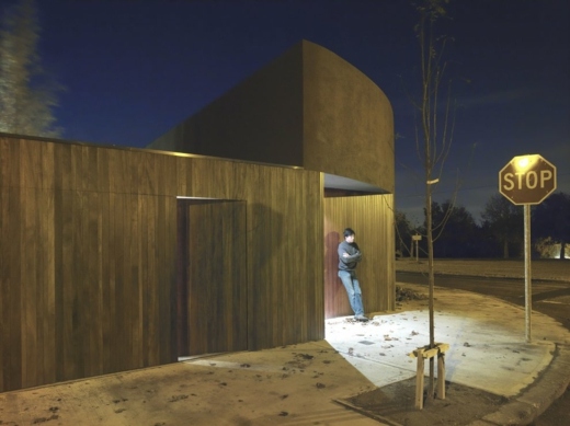 moderný vysoký stenový dom moderný-vysokostenný dom