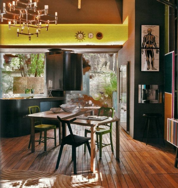 jedálenský stôl z trvalo udržateľného dizajnu