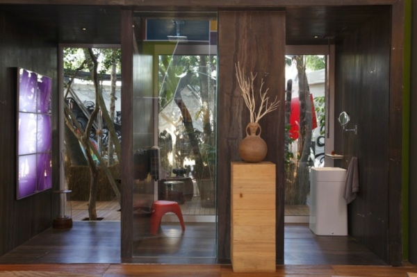 moderná drevená chatka na stenu