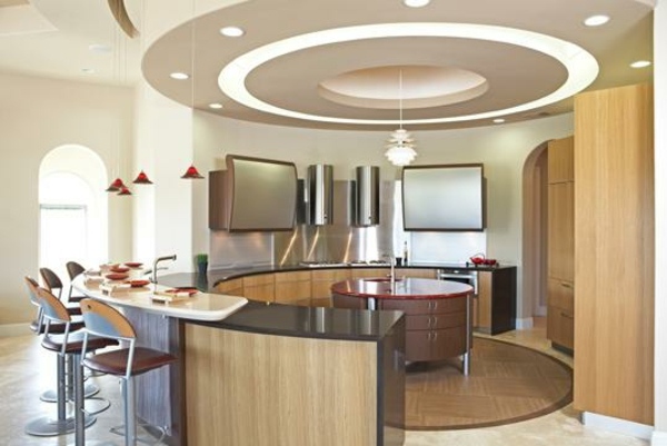 moderná kuchyňa-ostrov-osvetlenie-zavesený-strop