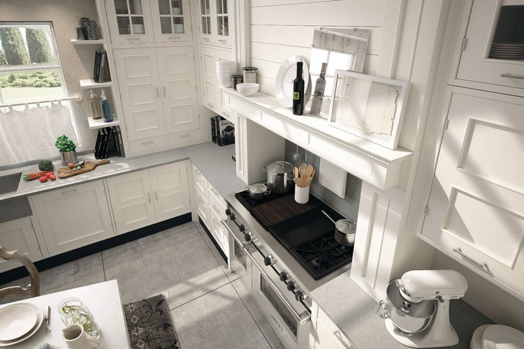 biele čelá kuchynskej linky a sivé dosky moderná kuchyňa-vidiecky dom-biela-sivá-dosky