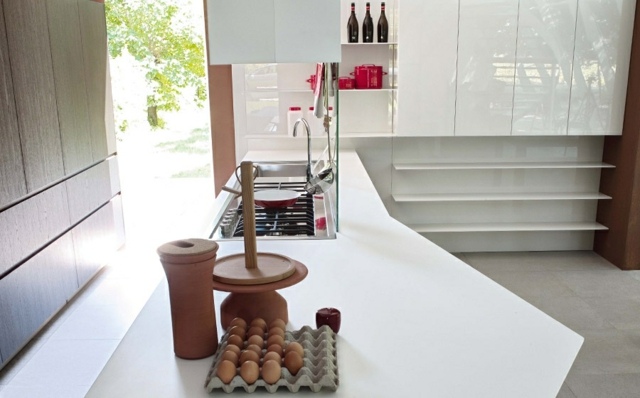 Asymetrický-kuchynský-ostrov-s-vysokým leskom