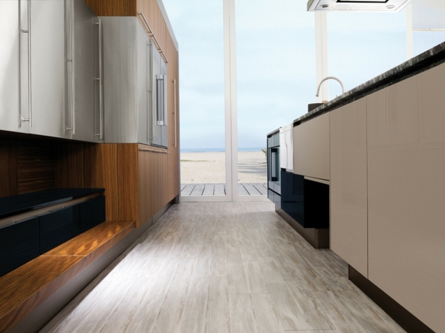 Kuchynské fronty z masívu, laminátové podlahy, kuchynský ostrovček Kuchynské fronty Laminátové podlahy Kuchynský ostrovček Nerezové kuchynské spotrebiče