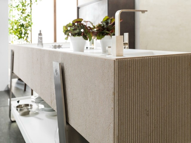 Drevená ostrovná dizajnová drezová skrinka biela Kuchynský ostrovček dizajnová drezová spodná skrinka biela pracovná doska