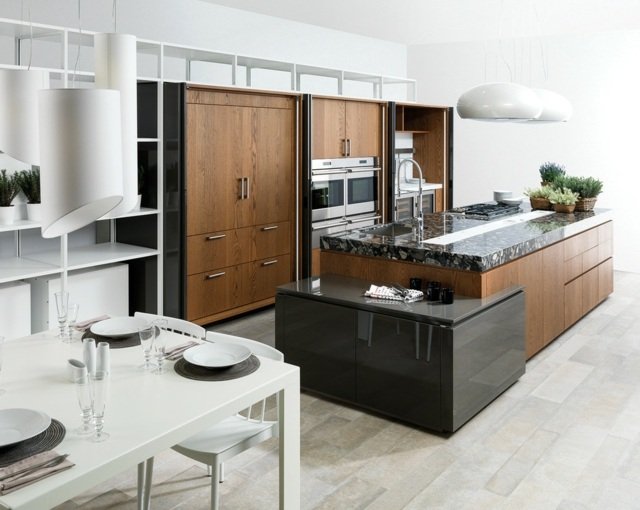 Kuchyne vybavené masívnym drevom sú vybavené pracovnou doskou z dyhy Vybavené kuchyne naplánujte s dyhovou pracovnou doskou, prilepte na fóliu