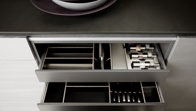 borovica strieborná zásuvka moderná kuchyňa navrhuje eggersmann zásuvka z borovicového striebra v modernej kuchyni od spoločnosti eggersmann