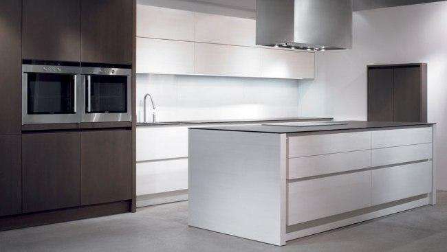 sklenená borovica moderné dizajnové kuchyne eggersmann sklenená borovica moderné dizajnové kuchyne od spoločnosti eggersmann