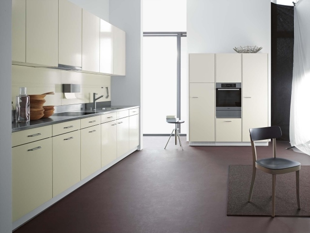 vybavená kuchyňa moderná oceľová farba ecru klasická Forster