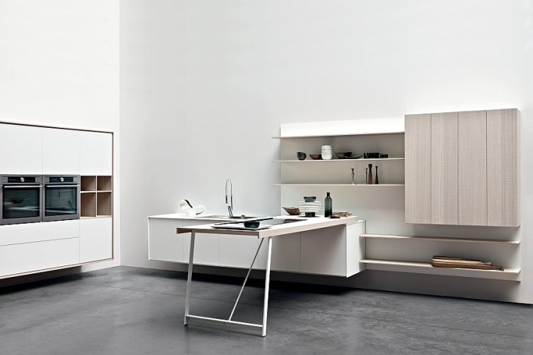 kompaktná kuchyňa Kalea z bieleho a svetlého dreva moderná kuchyňa-Kalea-matná-biela-svetlé-drevo-varná plocha