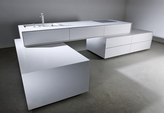 praktický-biely-elegantný-kuchynský-ostrov