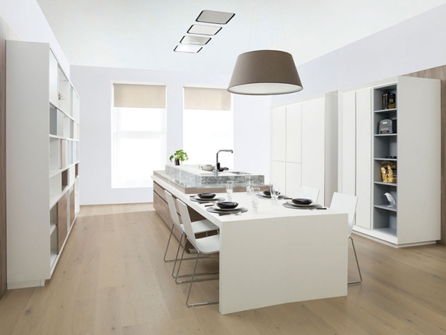 Moderný kuchynský nábytok porcelanosa gamadeco biela drevená žula