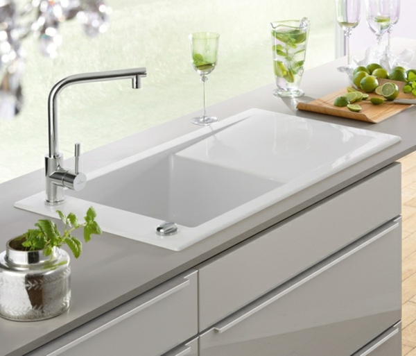 biela elegantná nerezová kuchynská linka biela-elegantná-drez-nerezová-kuchynská linka