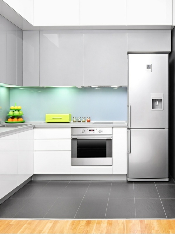 moderná kuchynská chladnička chladnička v tvare striebornej farby