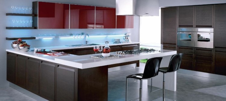 Kuchynský ostrovček moderné evelyn torchetti drevo červené vysoko lesklé osvetlenie