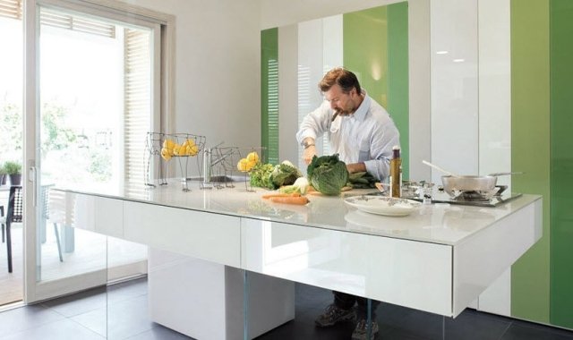 moderný kuchynský ostrovček biele sklo s vysokým leskom 36e8 lago