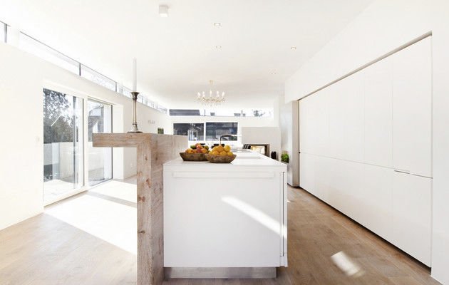 kuchynský kút matný biely ostrovček na drevo