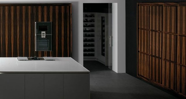 doca kuchyňa drevo biely ostrov bez rukoväte