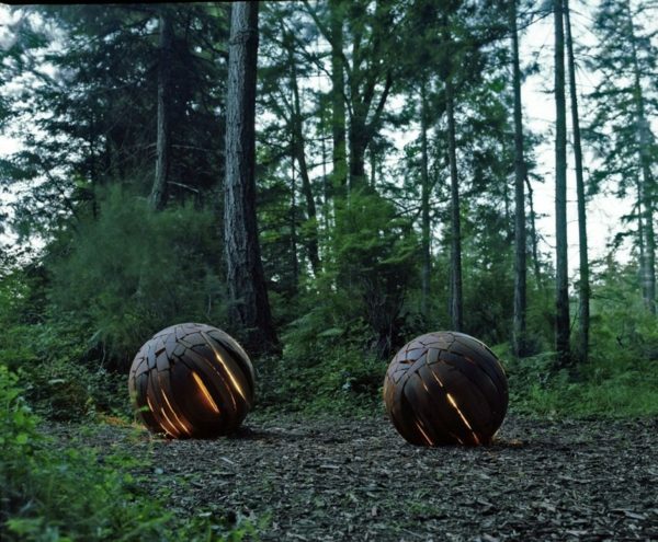 Dizajn osvetlenia drevenou guľou