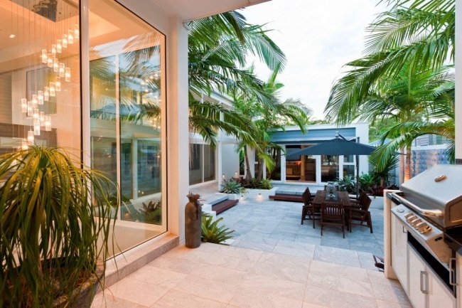 moderná krajinná architektúra záhradná terasa vonkajšia kuchyňa gril jedálenský kút