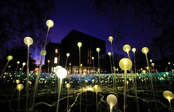 Moderné interaktívne hry typu umenie-svetlo Moderný interaktívny dizajn hier typu art-light