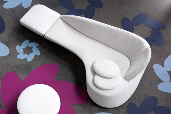 zaujímavá sedacia súprava elegantná biela pohovka