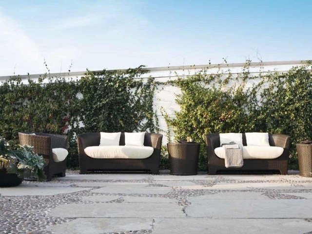 obývacia izba záhradný nábytok polyratanová pohovka bočný stôl kreslo agora