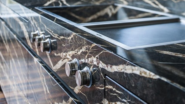 luxusná kuchyňa mramorová doska Port Laurent Moderná luxusná kuchyňa - mramorová pracovná doska Port Laurent