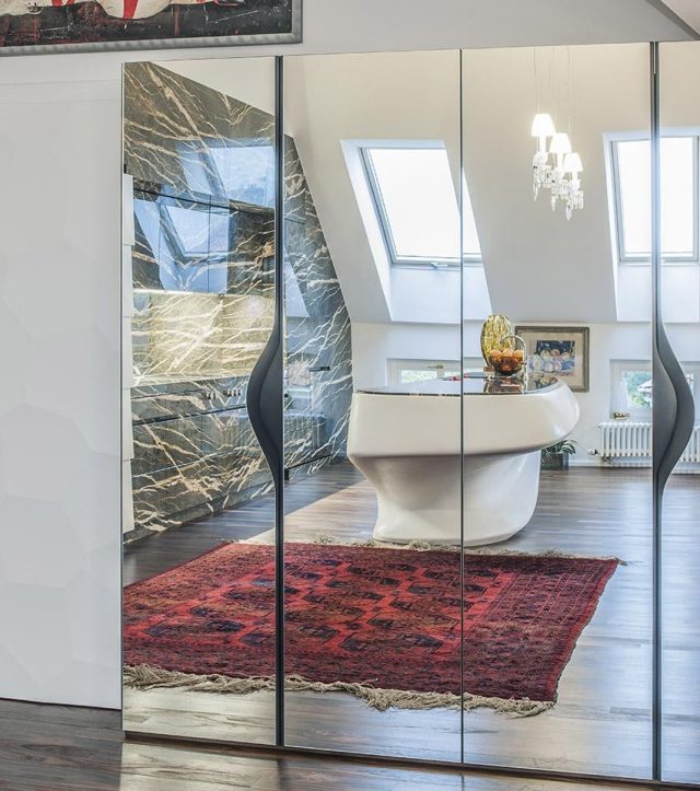 luxusná kuchyňa Port Laurent mramorový ostrov corian zrkadlové čelá skriniek luxusná kuchyňa-Port-Laurent-mramor-corian-ostrov-zrkadlová-skrinka-čelá