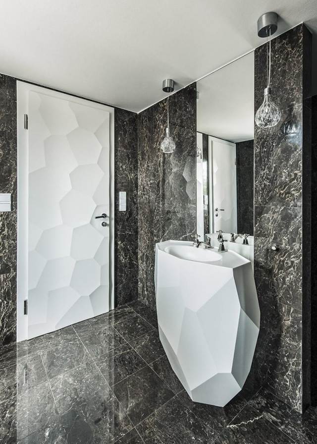 kúpeľňový stĺp Corian umývadlo dvere mramorové dlaždice kúpeľňa-corian-stĺp-drez-dvere-mramorové dlaždice