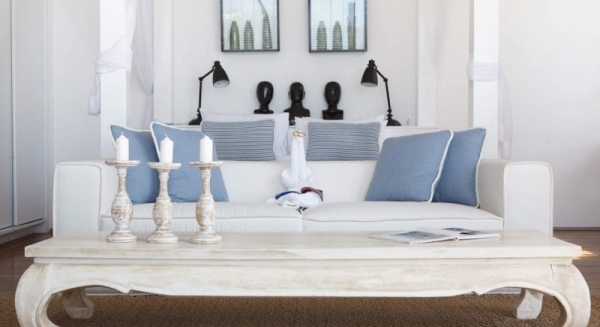 luxusná vila exotický interiér modré vankúše luxusná vila s exotickými interiérovými modrými vankúšmi