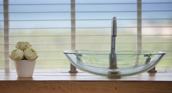 moderná luxusná vila exotický interiérový drez moderná luxusná vila s exotickým vnútorným umývadlom