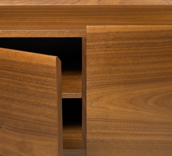 príborník dizajn dvere z masívneho orecha bez úchytiek