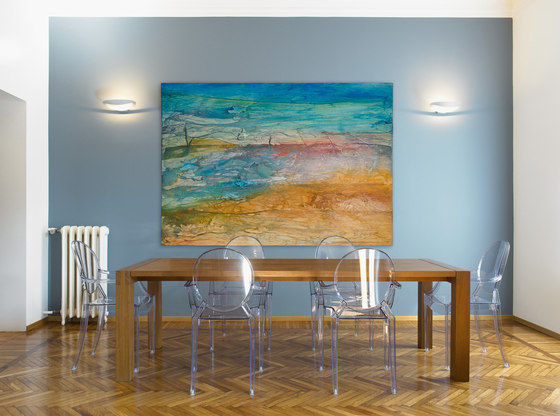 roko jedálenský stôl z masívu akrylové stoličky spazio rt milano