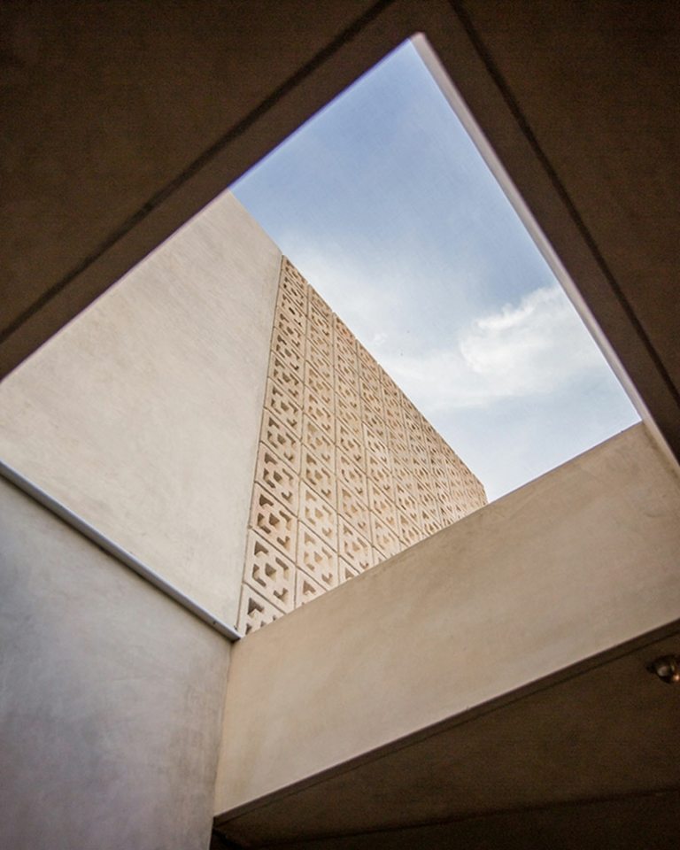 moderný nábytok rustikálny interiérový dizajn steny originálny perforovaný dizajn