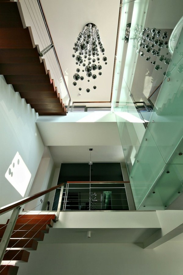 Moderný čierny luster moderné osvetlenie vo foyer