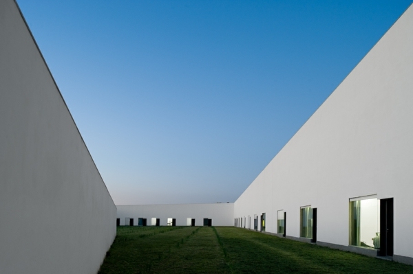 Moderná minimalistická hudobná škola v Lisabone Moderná-minimalistická-hudobná-škola-lisabon