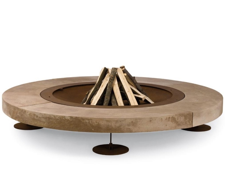 Vonkajší krb Rondo s okrúhlym oceľovým ohniskom, kamenným sedením rondo-vonkajší-krb-záhradný-kovový-krb-kruhový-sedací-kameň