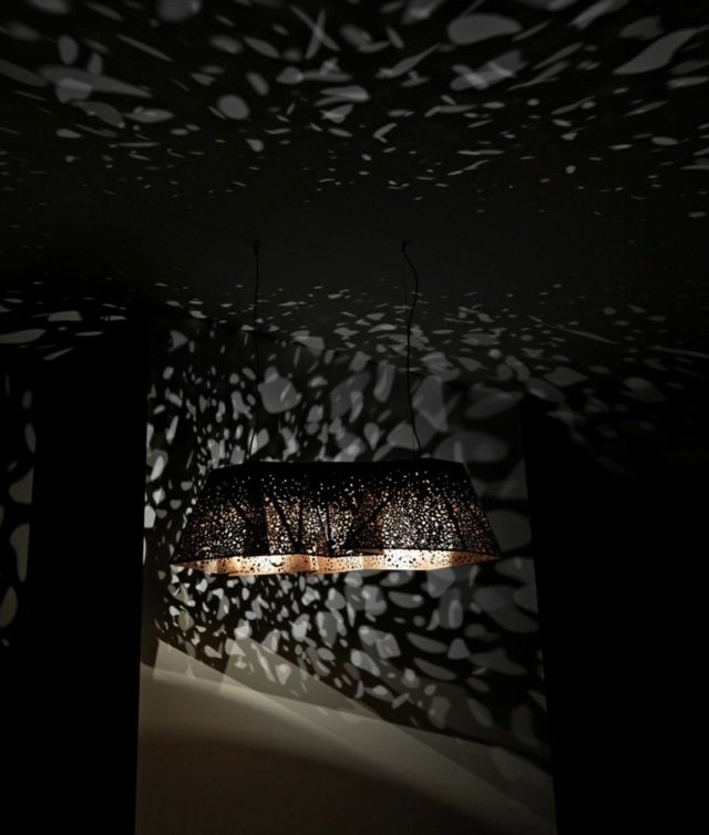 Závesná lampa z dreva tri žiarovky hrajú moderný svetelný odtieň Drevené tri žiarovky hra svetlo tieň moderné osvetlenie